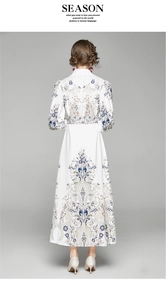 Vue arrière d'une robe longue à fleurs vintage avec manches bouffantes et imprimés