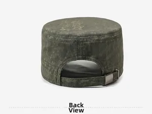 Vue arrière détaillée d'une casquette militaire vintage en délavé vert olive