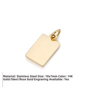 Détails macro de pendentifs rectangulaires 10x7mm en acier inox doré et rose