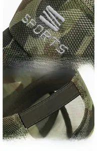 Detail der Tarnsportmütze mit Netzatmungsaktivität und verstellbarem Riemen hinten