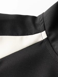 Herren Freizeitjacke mit Schwarz-Weiß-Farbblockierung und feinen Nähten Details
