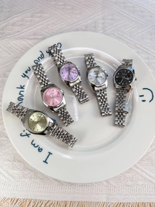 Detailed display of elegant women watches with five colors and calendar magnifier window