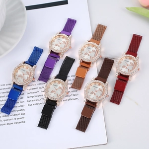 Damen-Quarzuhren-Set mit Delfin-Zifferblatt, Strass-Lünette und praktischem Magnetband