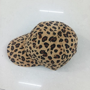Cappellino da baseball vintage in velluto a coste con stampa leopardata marrone