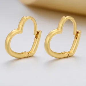 Herzförmige Creolen aus Gold-Messing, Maße 14mm x 15,5mm, mit einem Gewicht von 0,8g