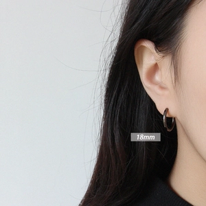 Classic 18mm black geometric hoop earrings in S925 sterling silver for women