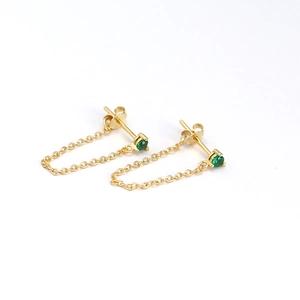 Elegant gold S925 silver chain earrings with a green gemstone and minimalist link design