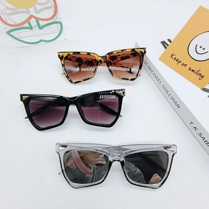 Irregular large cat eye sunglasses for women with leopard print and gradient lenses