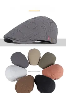 Detailaufnahme der Baumwoll-Baskenmütze mit Rissen und sieben verfügbaren Farben