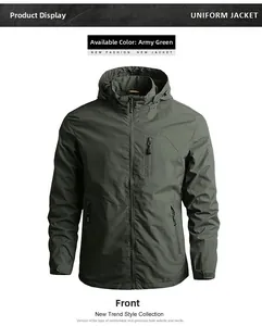 Detail der armygrünen, winddichten Jacke mit Reißverschlusstasche und elastischen Bündchen