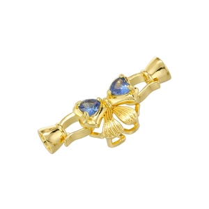 Détail d'un fermoir nœud plaqué or 18 carats avec cristaux de cœur bleus pour bijoux