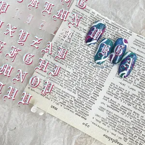 Vue macro des autocollants à ongles alphabet gothique 3D modèle ta 077 avec ombre