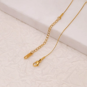 Detail of 18k gold plated necklace featuring a lobster clasp and adjustable extension chain