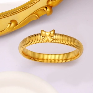 Bracelet jonc doré élégant avec nœud et finition en métal brossé pour femme