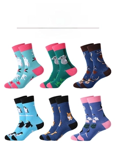 Detail of 6-pair pack 200N cotton crew socks featuring various cartoon animal patterns