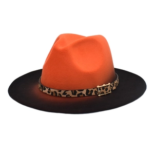 Cappello fedora in feltro sfumato arancione e nero con cinturino leopardato e fibbia