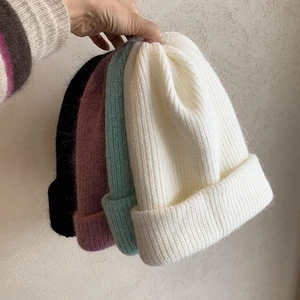 Bonnets en tricot épais et duveteux en plusieurs couleurs avec texture laine mohair d'hiver