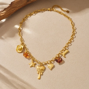 Collier en acier inoxydable doré avec pendentifs étoile, cœur et bottes de cow-boy