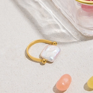 Elegant 18K gold stainless steel ring featuring a square white freshwater baroque pearl