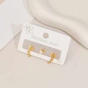 Détails d'oreilles en acier inoxydable plaqué or 18K avec feuilles et clou en zircone