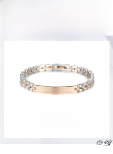 Detail view of the polished SS316L stainless steel three-bead link bracelet with curved bar