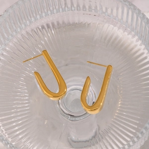 Minimalist 18K gold plated U-shaped geometric stud earrings in polished stainless steel