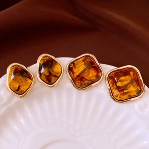Vintage Maillard Style Amber Resin Stud Earrings For Women With Gold Alloy Frame And Silver Earring Post Geometric Irregular