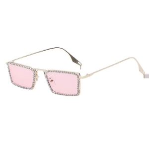 Gafas de sol cuadradas sin montura con cristales rosas y montura dorada con pedrería