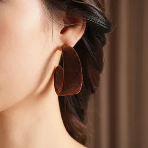 Minimalist flocking C-shape leopard earrings with silver needle in dark brown finish