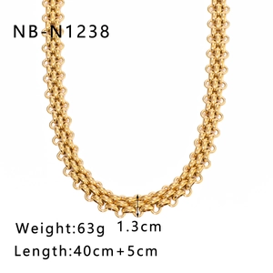 Detail of 18k gold plated heart pendant necklace with dimensions 40+5cm and 63g weight