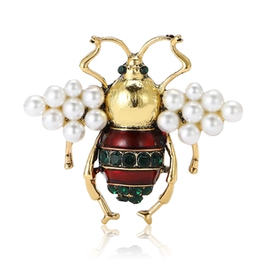 Exquisite gold alloy bee brooch featuring white pearls and colorful enamel accents