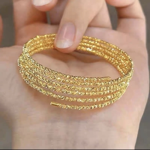 Bracelet Perlé En Spirale Cuivre Plaqué Or Multicouche Manchette Ouverte Bijoux Texturés Élégants Pour Femmes