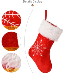 Détails du bas de Noël rouge en flanelle avec flocon de neige et bordure en peluche blanche