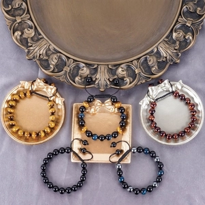 Detailed display of 10mm tiger eye, obsidian, and hematite bracelets in five colors