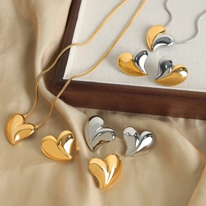 Ensemble élégant de collier et boucles d'oreilles bicolores en acier inoxydable