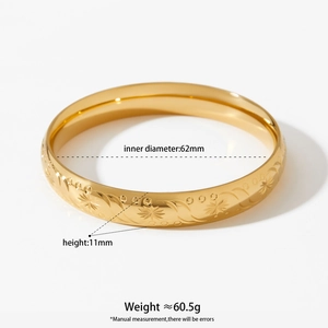 Vintage wide gold cuff bracelet with engraved floral patterns, 62mm diameter and 11mm width