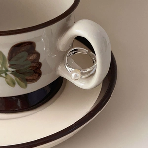 925 sterling silver pearl ring with a crossover design and adjustable open band