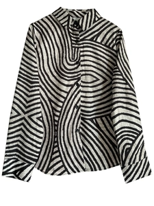 Camicia casual da donna con motivo astratto a vortice bianco e nero e bottoni frontali