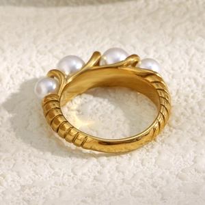 Retro 18K gold plated stainless steel ribbed ring with four elegant pearls for women