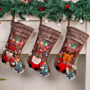 Chaussette De Noël LED Décoration Suspendue Avec Père Noël Bonhomme De Neige Renne 3D Bordure Fausse Fourrure Décor Cheminée