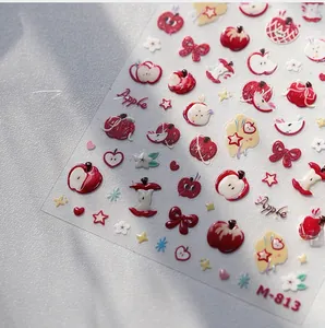 Détail des stickers ongles en relief M-813 avec motifs pommes rouges et nœuds