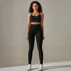 Zweiteiliges schwarzes nahtloses Yoga-Set mit Sport-Bra und hoch taillierter Leggings