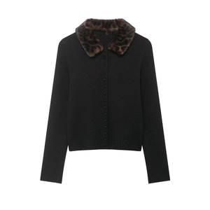 Cardigan noir pour femme avec col en fausse fourrure léopard et fermeture boutonnée