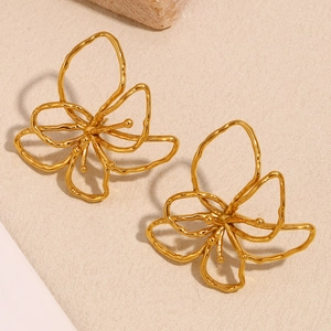 Orecchini a perno minimalisti in acciaio inossidabile placcato oro 18K con design floreale