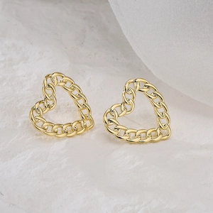 Orecchini a perno a cuore cavo placcati in oro 18K con trama a catena vintage da donna