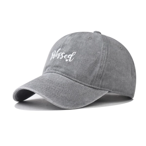 Casquette de baseball en coton délavé gris avec broderie Blessed blanche style rétro