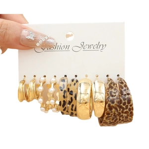 5-piece set of elegant gold earrings with pearls and trendy leopard resin hoops