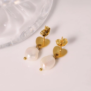 Boucles D'oreilles Pendantes En Acier Titane Cœur Künstliche Perle De Culture Baroque Dorée Pour Femmes Bijoux Minimalistes