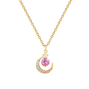 Elegante Halskette aus Goldtitan mit pinkem Stern- und Mondanhänger und weißen Kristallen