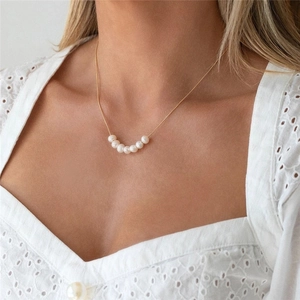 Natural freshwater pearl necklace with gold-plated chain and 7 round white pearls